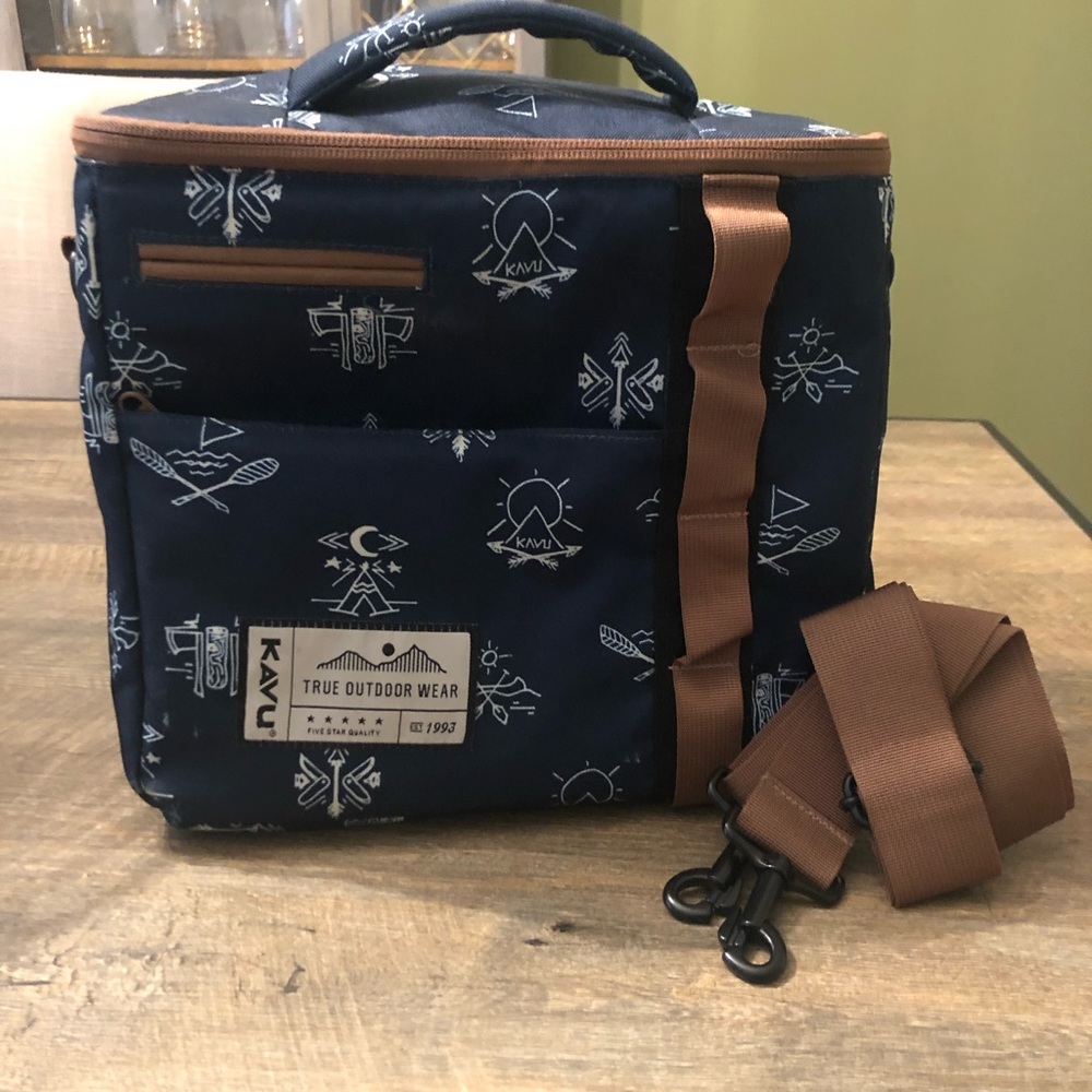 Kavu Lunchbox (Brown and Navy)